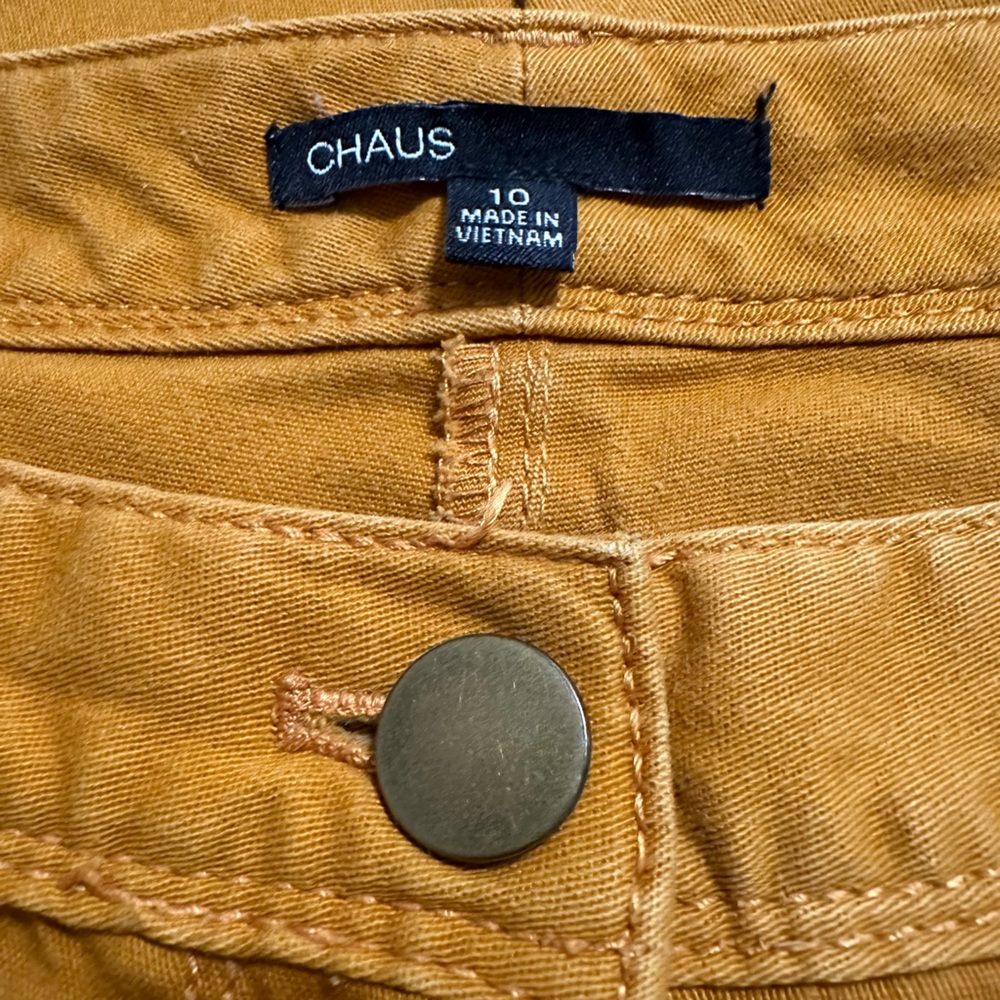 Chaus Gold Mid-Rise Cropped Cotton Jeans, Size 10 - Picture 5 of 6